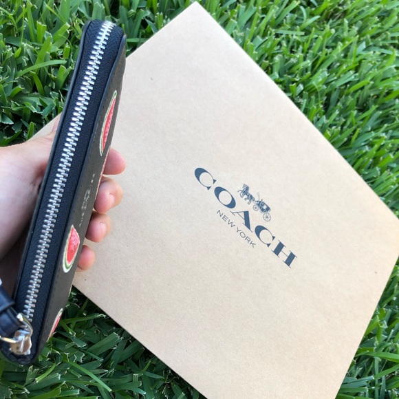 🍉New Coach Watermelon Print Corner Zip Wristlet🍉 - Picture 12 of 15